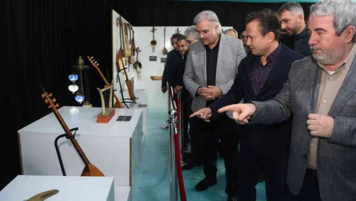 Türk Dünyası'nın geleneksel halk çalgıları Tuzla'da sergileniyor
