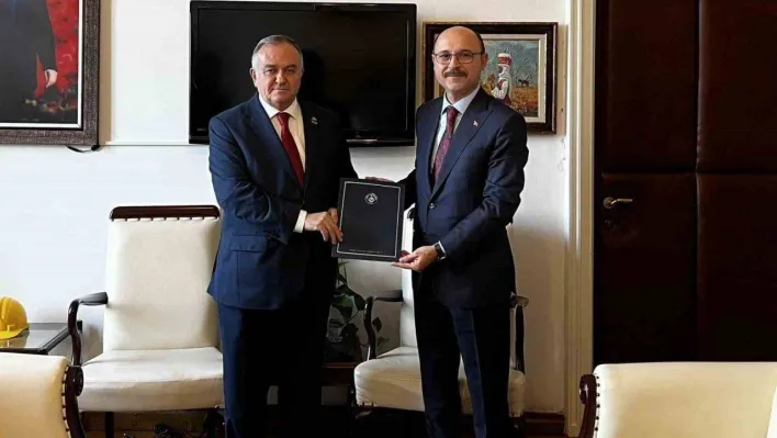 Türk Eğitim-Sen, 24 Kasım'da bir maaş ikramiye verilmesi talebiyle hazırladığı kanun teklifini TBMM gündemine taşıdı