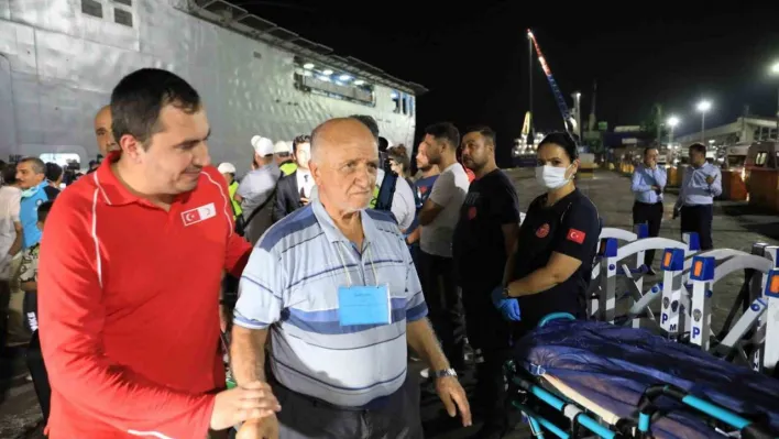 Türk Kızılay'dan Lübnan'dan tahliye edilenlere sıcak yemek