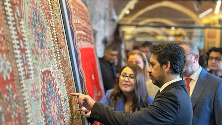 Türk ve İslam Eserleri Müzesi'nde 'Renkten Motife Anadolu Kilimleri' sergisi açıldı