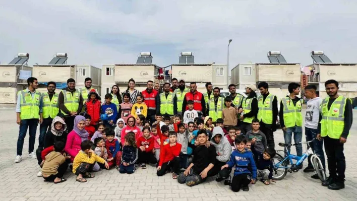 Türkiye'de okuyan Bangladeşli öğrenciler depremzedeleri yalnız bırakmadı
