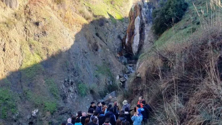 Türkiye'nin tek canlı dikitleri akademisyenler tarafından incelendi