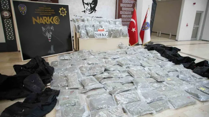 Türkiye'ye valizler dolusu uyuşturucu sokacaklardı: 218 kilogram skunk ele geçirildi