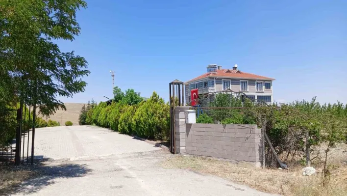 Tutukluk yapan silah aniden ateş aldı: 1'i ağır 2 kişi yaralandı