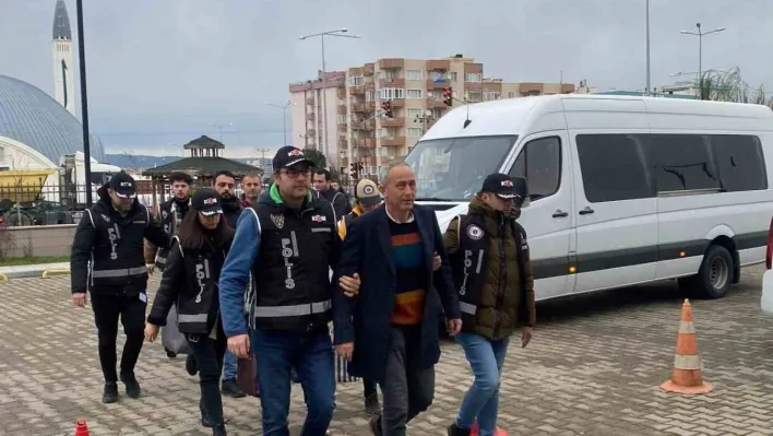 Tutuksuz yargılanan eski Gökçeada Belediye Başkanı Ünal Çetin'in yargılanmasına başlandı