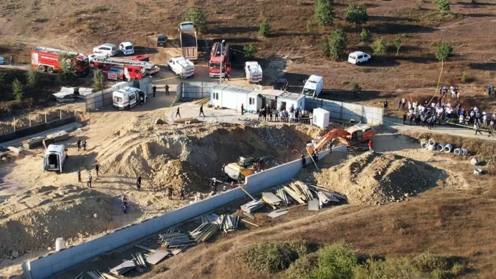 Tuzla'da göçük altındaki 2 işçinin cansız bedenine ulaşıldı. Çıkarma çalışmaları devam ediyor