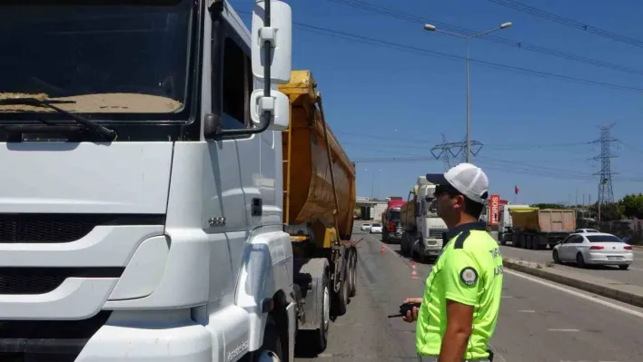 Tuzla'da hız sınırını ihlal eden hafriyat kamyonlarına ceza