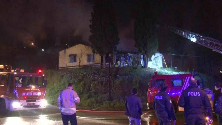 Tuzla'da korkutan gecekondu yangını
