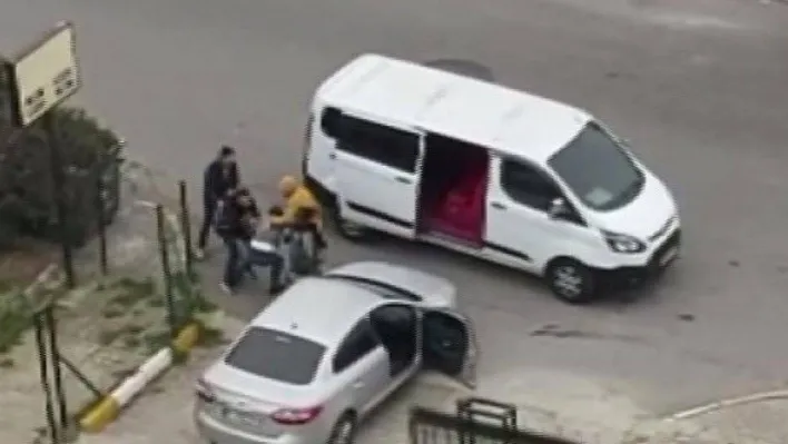 Tuzla'da önü kesilen otomobilin sürücüsünün kaçırıldığı anlar kamerada