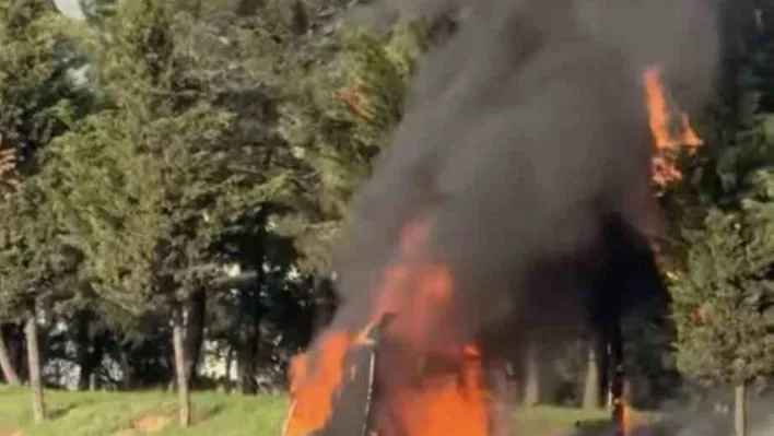 Tuzla'da seyir halindeki tır alev alev yandı