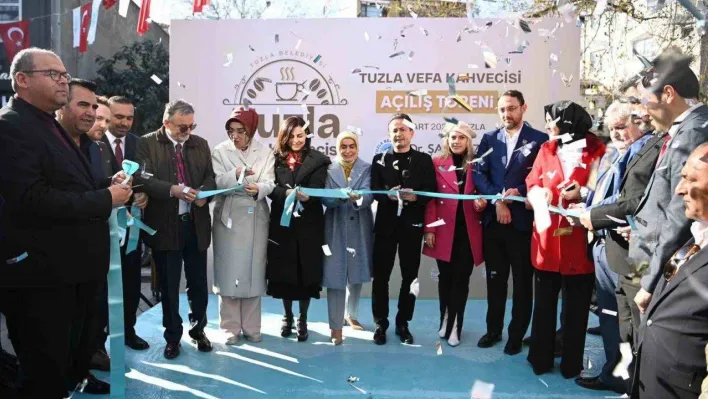 Tuzla'ya tarihi meydanda yeni buluşma noktası: Tuzla Vefa Kahvecisi açıldı