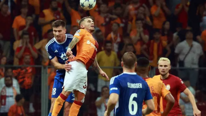 UEFA Şampiyonlar Ligi: Galatasaray: 1 - Molde: 0 (İlk yarı)
