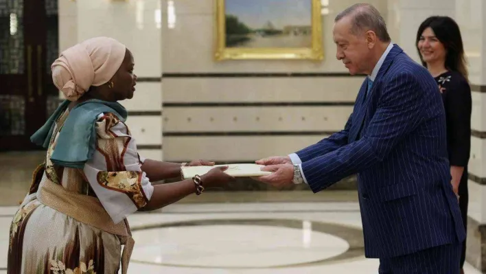 Uganda'nın Ankara Büyükelçisi Tiperu, Cumhurbaşkanı Erdoğan'a güven mektubu sundu