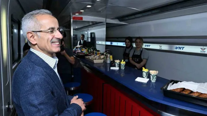 Ulaştırma ve Altyapı Bakanı Uraloğlu: 'Yüksek hızlı trenlerimizle taşıdığımız yolcu sayısı 79,5 milyonu geçti'