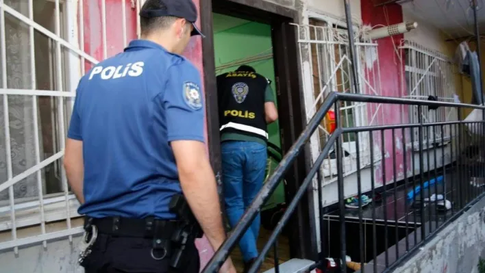 Ülke genelinde kesinleşmiş hapis cezası ile aranan bin 958 kişi yakalandı