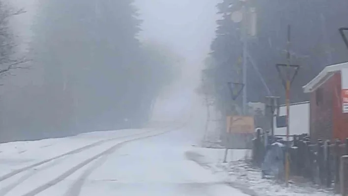 Uludağ'a nisan ayında kar yağdı