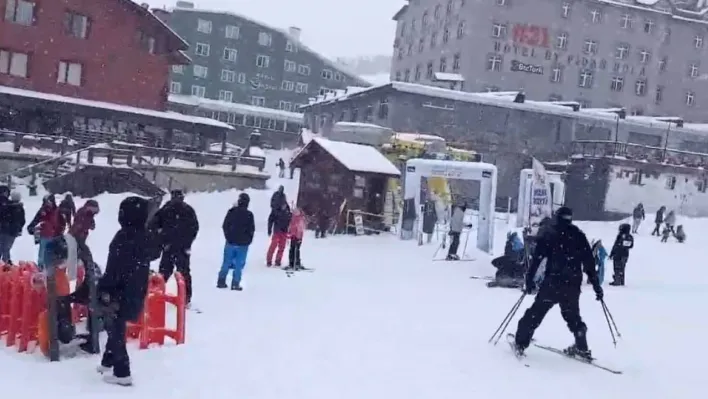 Uludağ'da beklenen kar yağışı başladı