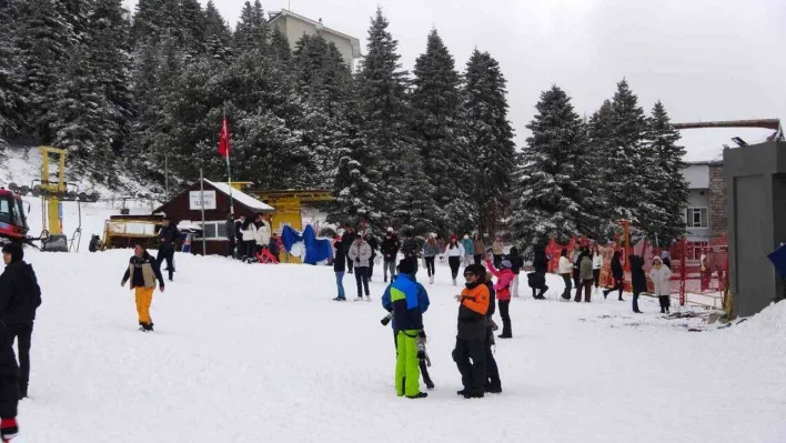 Uludağ'da kar kalınlığı 30 santimetreye ulaştı