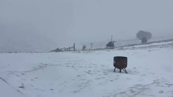 Uludağ'da kar yağışı başladı