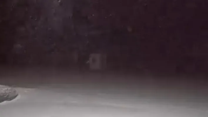 Uludağ'da kar yağışı etkili oluyor