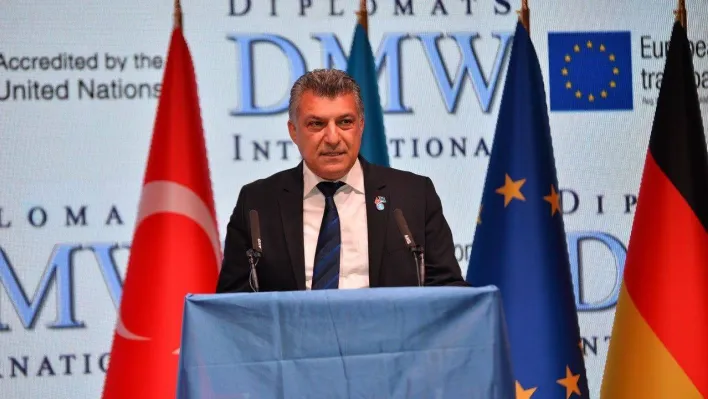 Uluslararası Diplomatlar Birliği Başkanı Bozçelik güven tazeledi