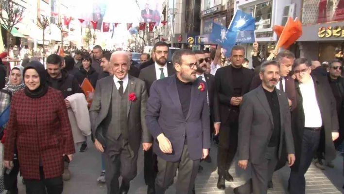 Ümraniye Belediye Başkanı İsmet Yıldırım vatandaşlar ile iftar programında buluştu