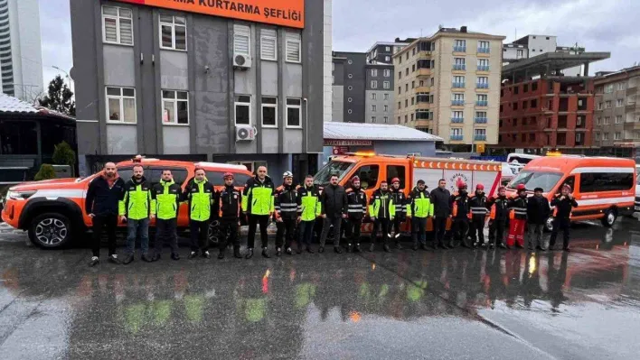 Ümraniye Belediyesi Arama Kurtarma Ekipleri deprem bölgesine doğru yola çıktı