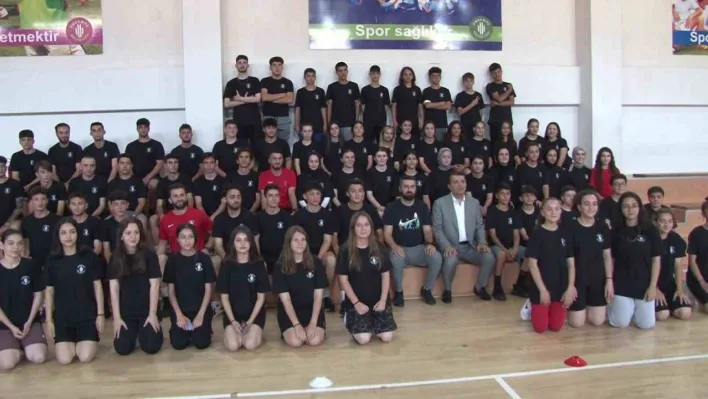 Ümraniye Belediyesi sporcu gençleri üniversiteye hazırlıyor