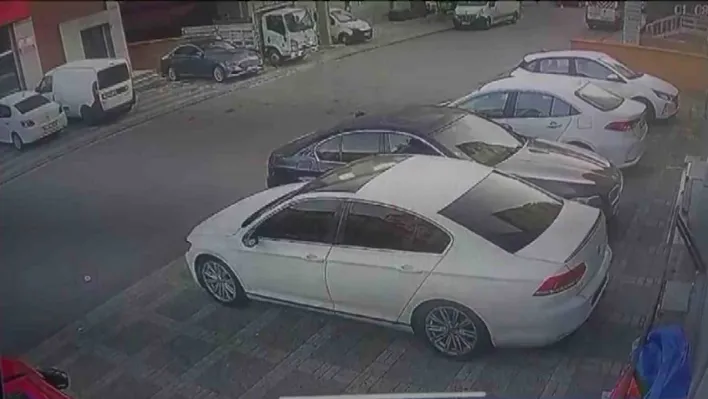 Ümraniye'de otomobilden hayalet gösterge ve konsol takımı hırsızlığı kamerada