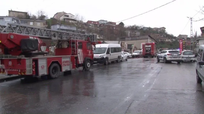 Ümraniye'de tekne imalathanesi alev alev yandı