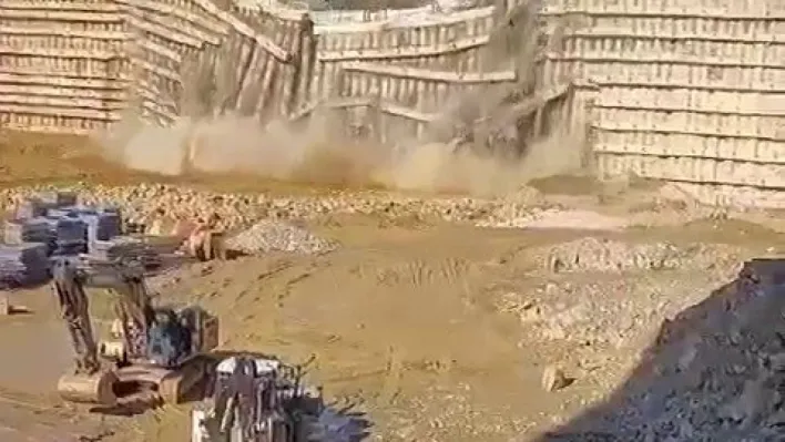 Ümraniye'de yol çöktü: O anlar kamerada