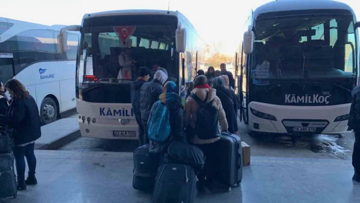 Üniversitelerin uzaktan eğitime geçmesiyle birlikte otogarlarda yoğunluk başladı