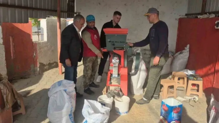 Üreticinin yüzü güldü: Ücretsiz pirinç soyma hizmeti