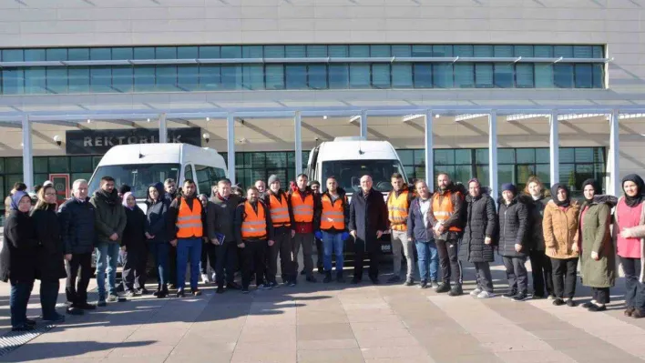 Uşak Üniversitesi öğrenci ve personeli deprem bölgesine yola çıktı