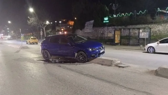 Üsküdar'da hatalı dönüş yapan araç kazaya sebep oldu