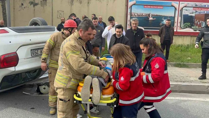 Üsküdar'da iki otomobil kafa kafaya çarpıştı: 1 yaralı