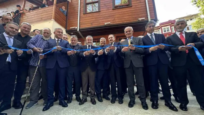 Üsküdar'da restorasyonu tamamlanan Şeyh Nevruz Cami yeniden ibadete açıldı