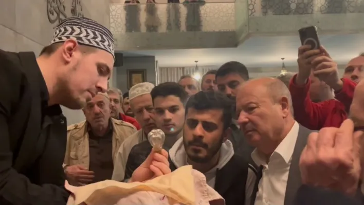 Üsküdar'da Sakal-ı Şerif'e yoğun ilgi