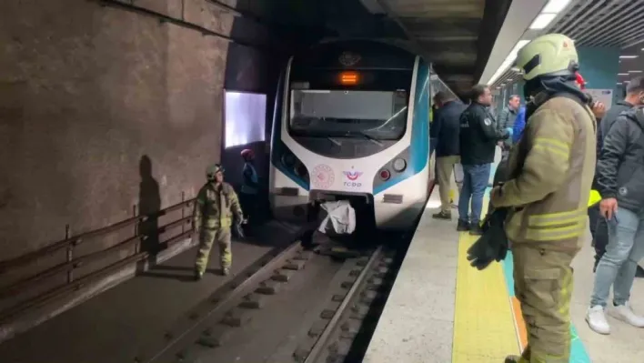 Üsküdar Marmaray İstasyonu'nda raylara atlayan kadın hayatını kaybetti