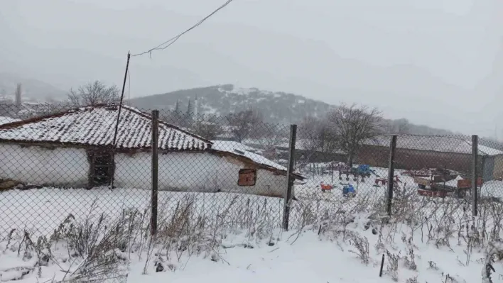 Uyarılar gerçeğe dönüştü: Edirne'de kar yağışı başladı