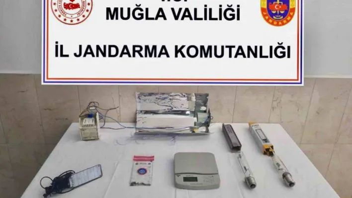 Uyuşturucu imalatı için evinde düzenek kurmuş