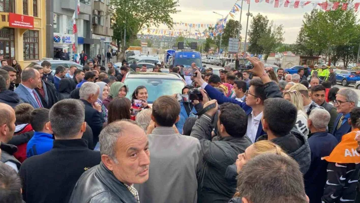 Uzunköprü'de Togg'a yoğun ilgi: Vatandaşlar fotoğraf çekme yarışına girdi