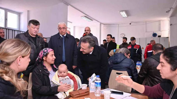 Vali Aksoy, depremzede aileler ile görüştü