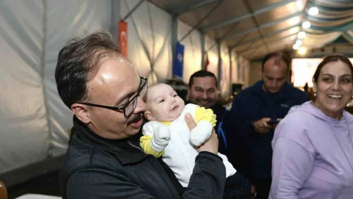 Vali Kızılkaya, İkra bebeği Elbistan'da bir kez daha ziyaret etti