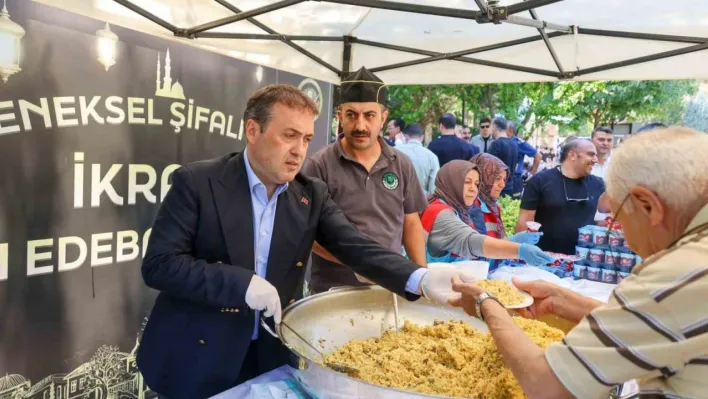 Vali Sözer'den geleneksel pilav ikramı