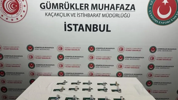 Varis çoraplarından 7 milyon 552 bin TL'lik 15 adet kol saati çıktı