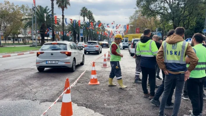 Vatan Caddesi'nde çöken yol toprakla doldurularak trafiğe açıldı
