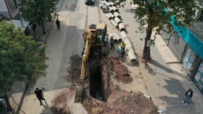 Vatan Caddesi'nde yağmursuyu ve kanalizasyon hatları genişletiliyor