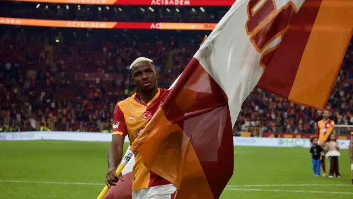 Victor Osimhen, Okan Buruk'u yakaladı