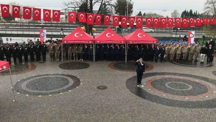 Yağmur altında Polis Günü kutlaması